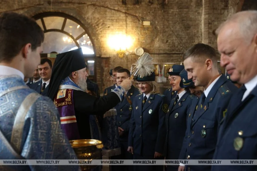 Брестской таможне вручили хоругвь с ликом апостола Матфея