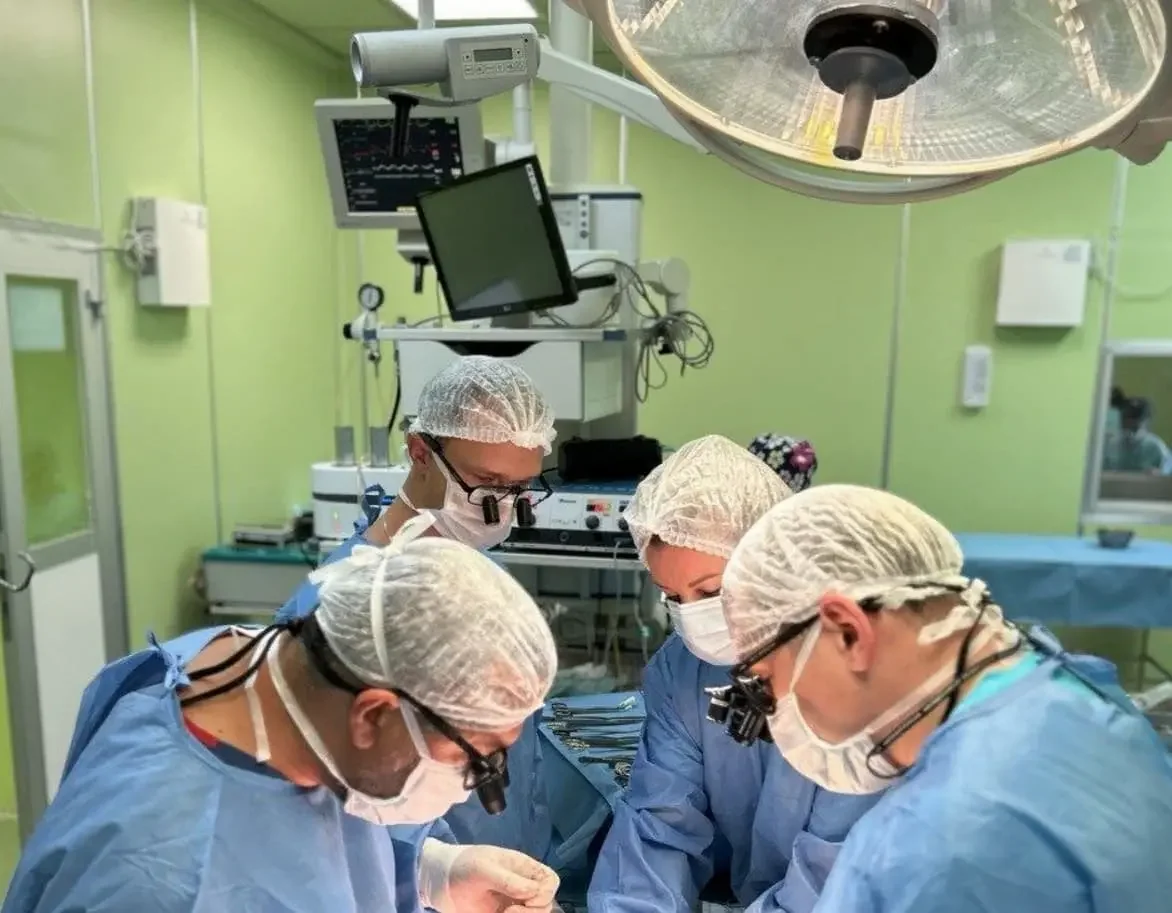 Белорусские хирурги провели уникальную операцию новорожденному