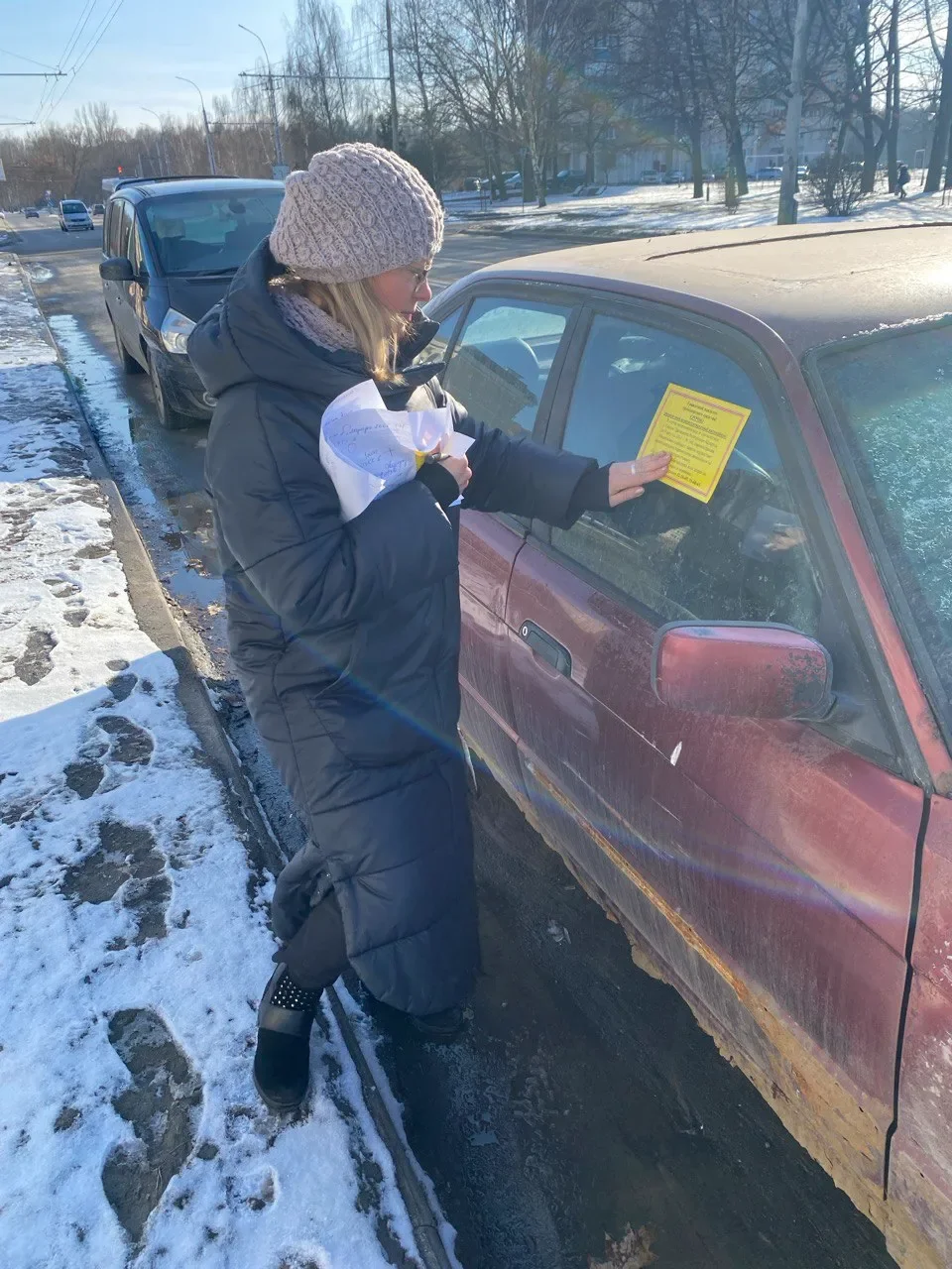 В Бресте продолжается очистка дворовых территорий от забытых и брошенных машин