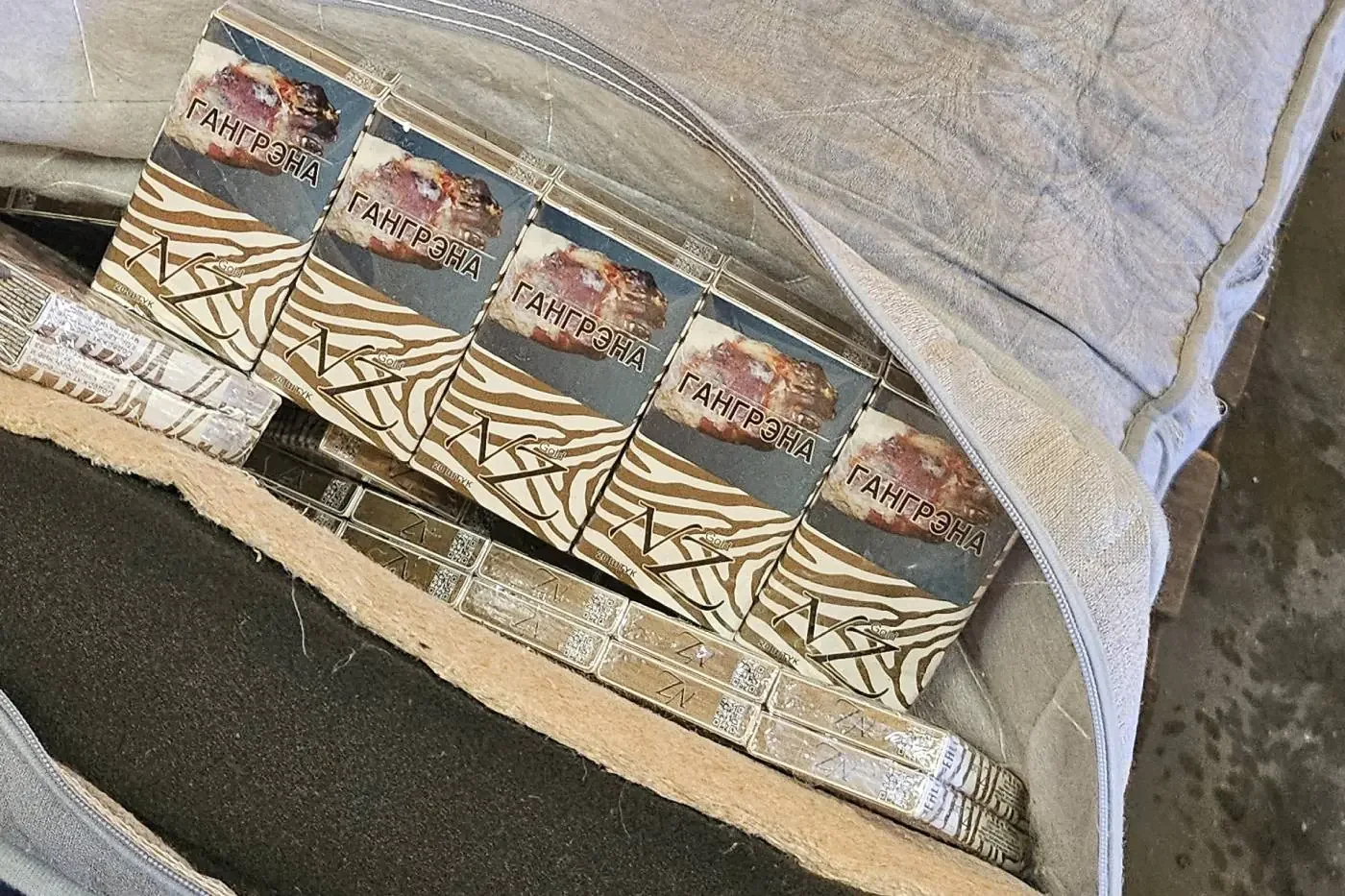 Матрас с сюрпризом – в автовозе из Беларуси везли контрабанду на 2300 евро