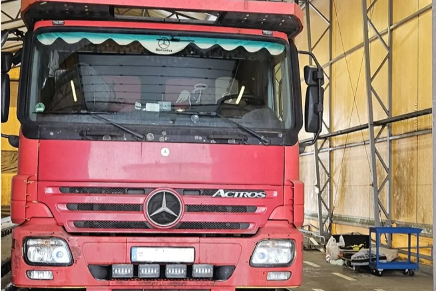 Матрас с сюрпризом – в автовозе из Беларуси везли контрабанду на 2300 евро