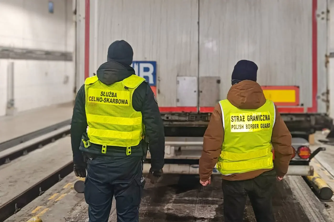 Вместо запчастей – гашиш на 1,5 млн долларов: фуру с белорусом за рулем проверили в Польше
