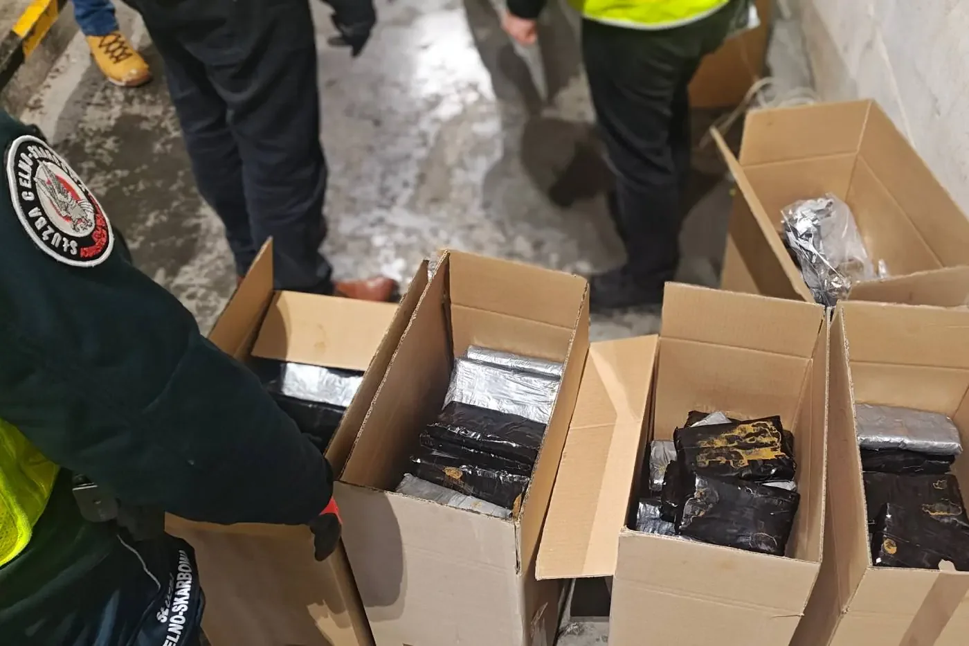 Вместо запчастей – гашиш на 1,5 млн долларов: фуру с белорусом за рулем проверили в Польше