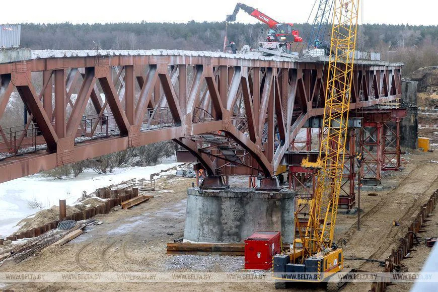 В Беларуси разбудят вторую половину моста после 20 лет простоя