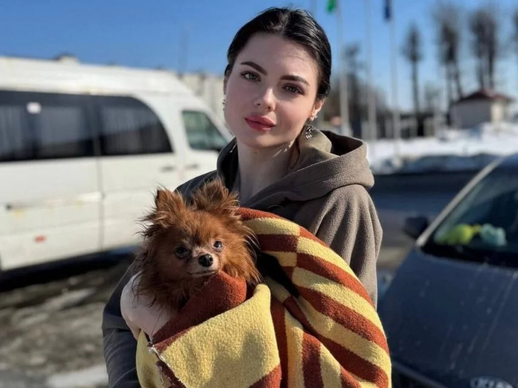 Щенка просто выбросили вместе с мусором. Страшные откровения волонтера из Борисова