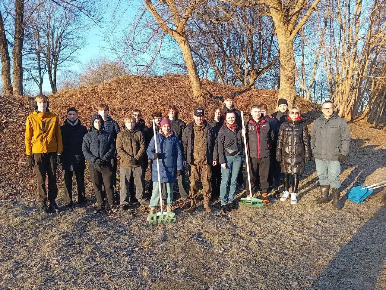 На месте нового пляжа навели порядок. Как в Бресте проходит субботник