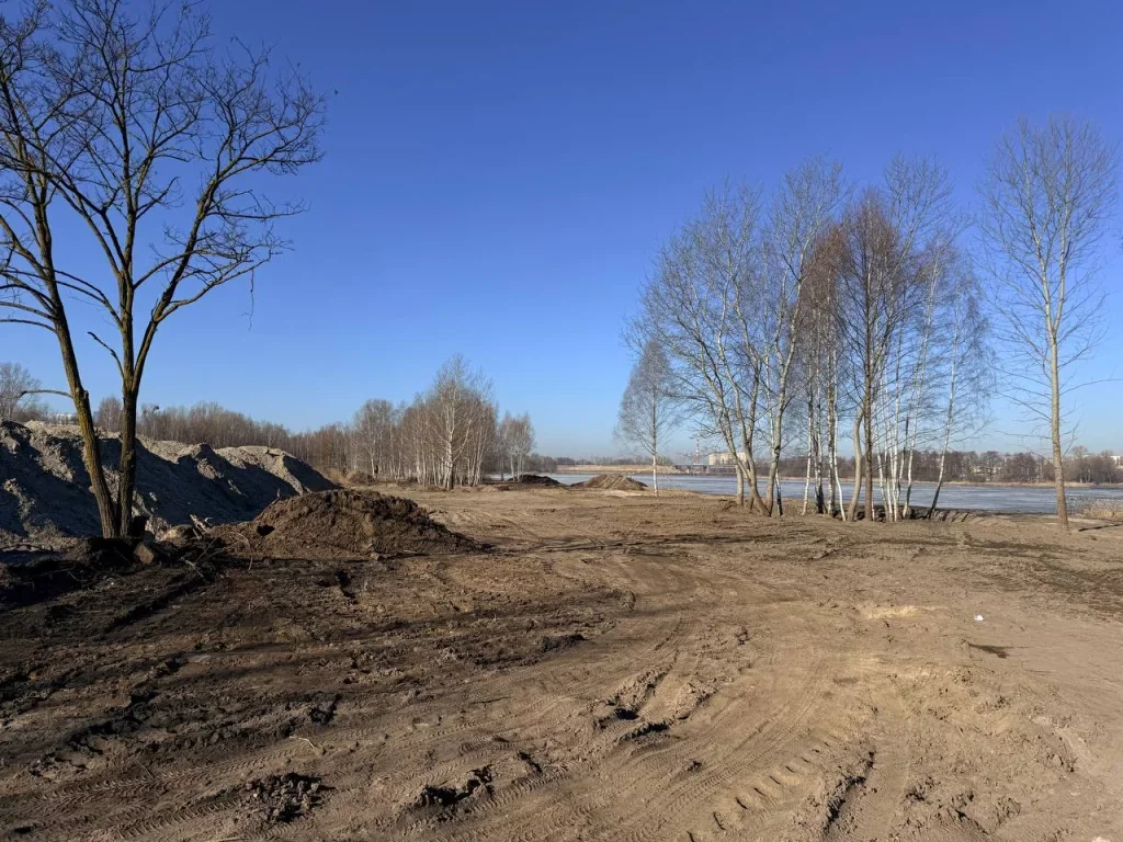 На месте нового пляжа навели порядок. Как в Бресте проходит субботник