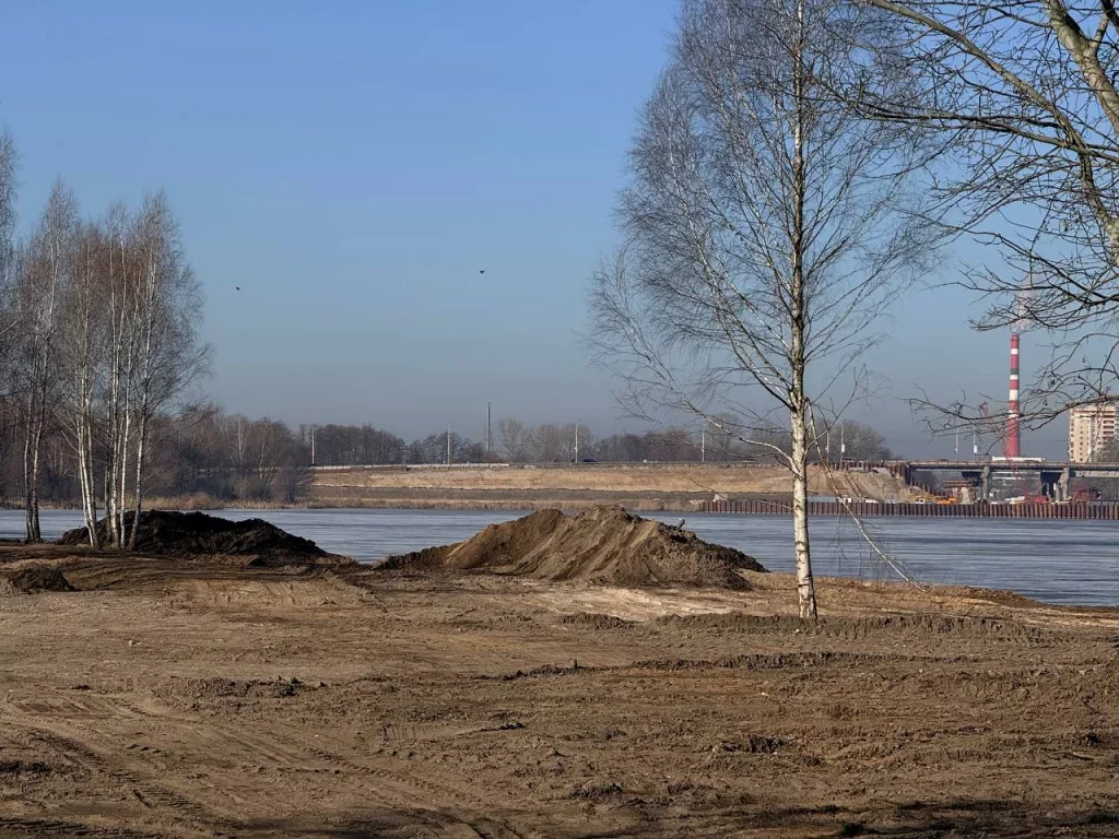 На месте нового пляжа навели порядок. Как в Бресте проходит субботник