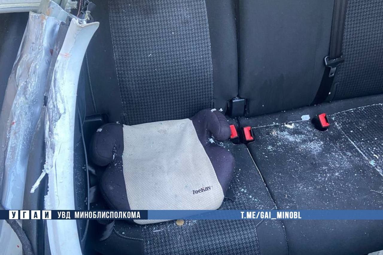 Peugeot врезался в стоящий Iveco: житель Брестской области попал в серьёзное ДТП