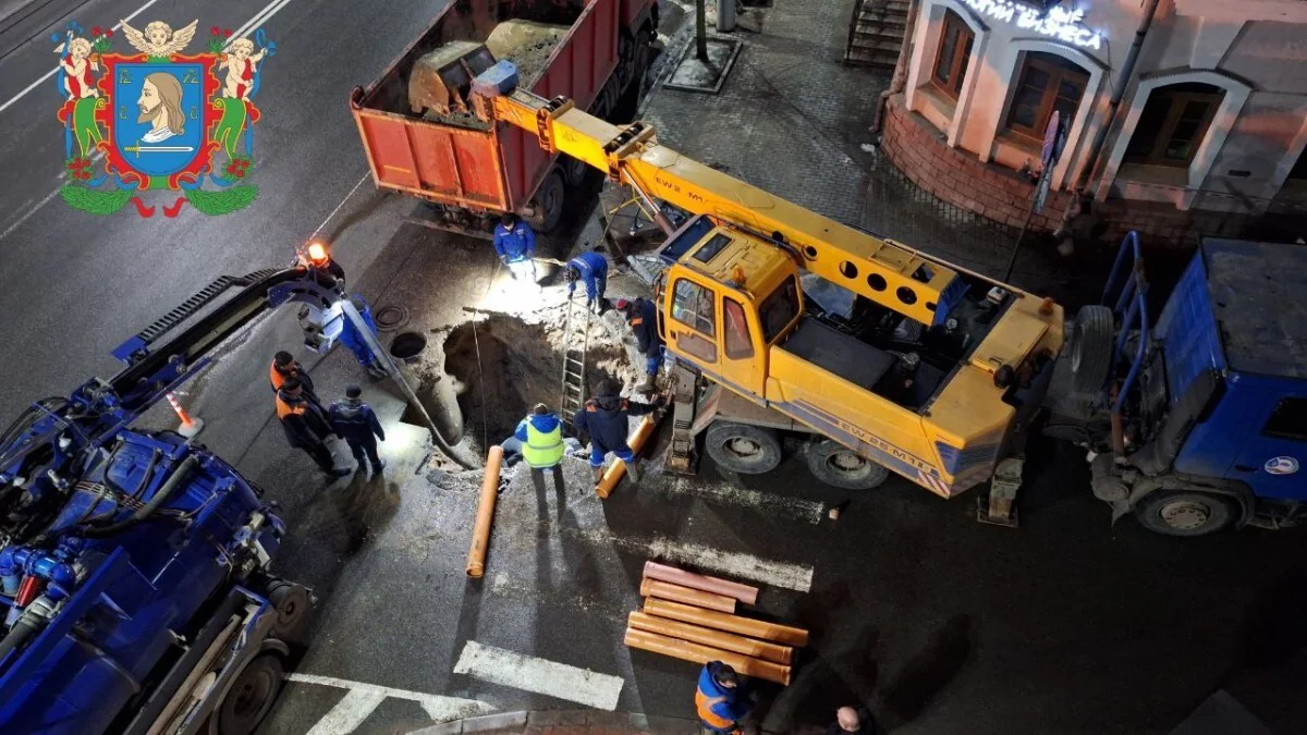 В Витебске провалился асфальт на пешеходном переходе