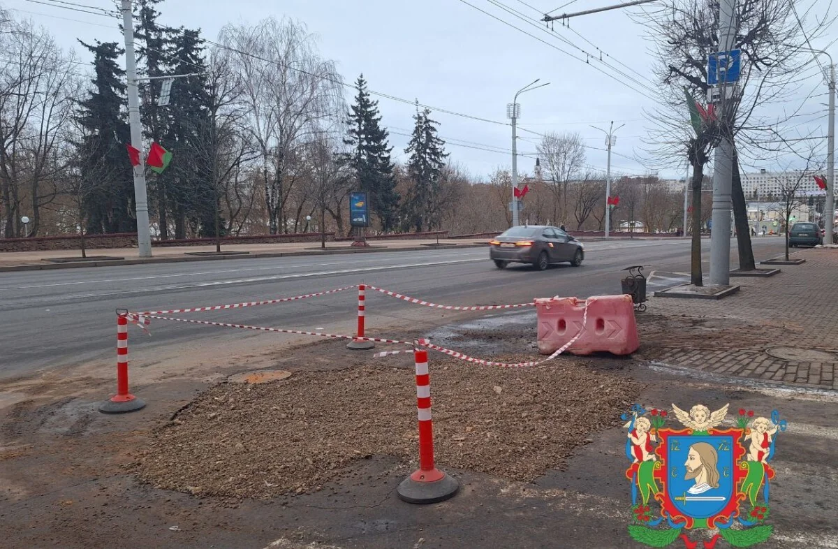 В Витебске провалился асфальт на пешеходном переходе