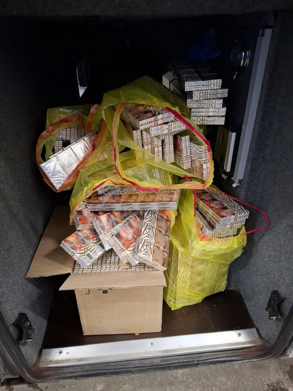 В автобусе нашли контрабандные сигареты на 12 тысяч евро