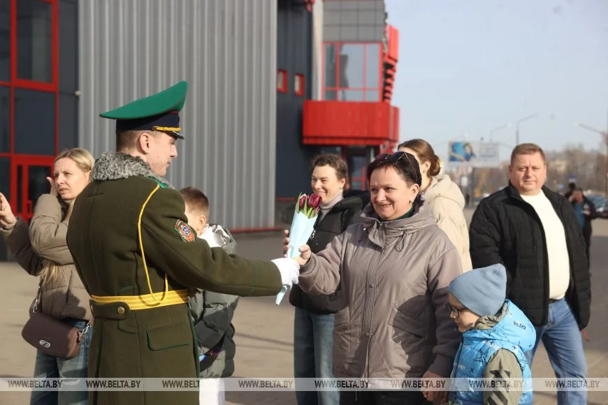 Туристки под впечатлением от поздравлений 8 Марта в Бресте