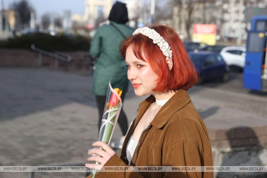 Туристки под впечатлением от поздравлений 8 Марта в Бресте