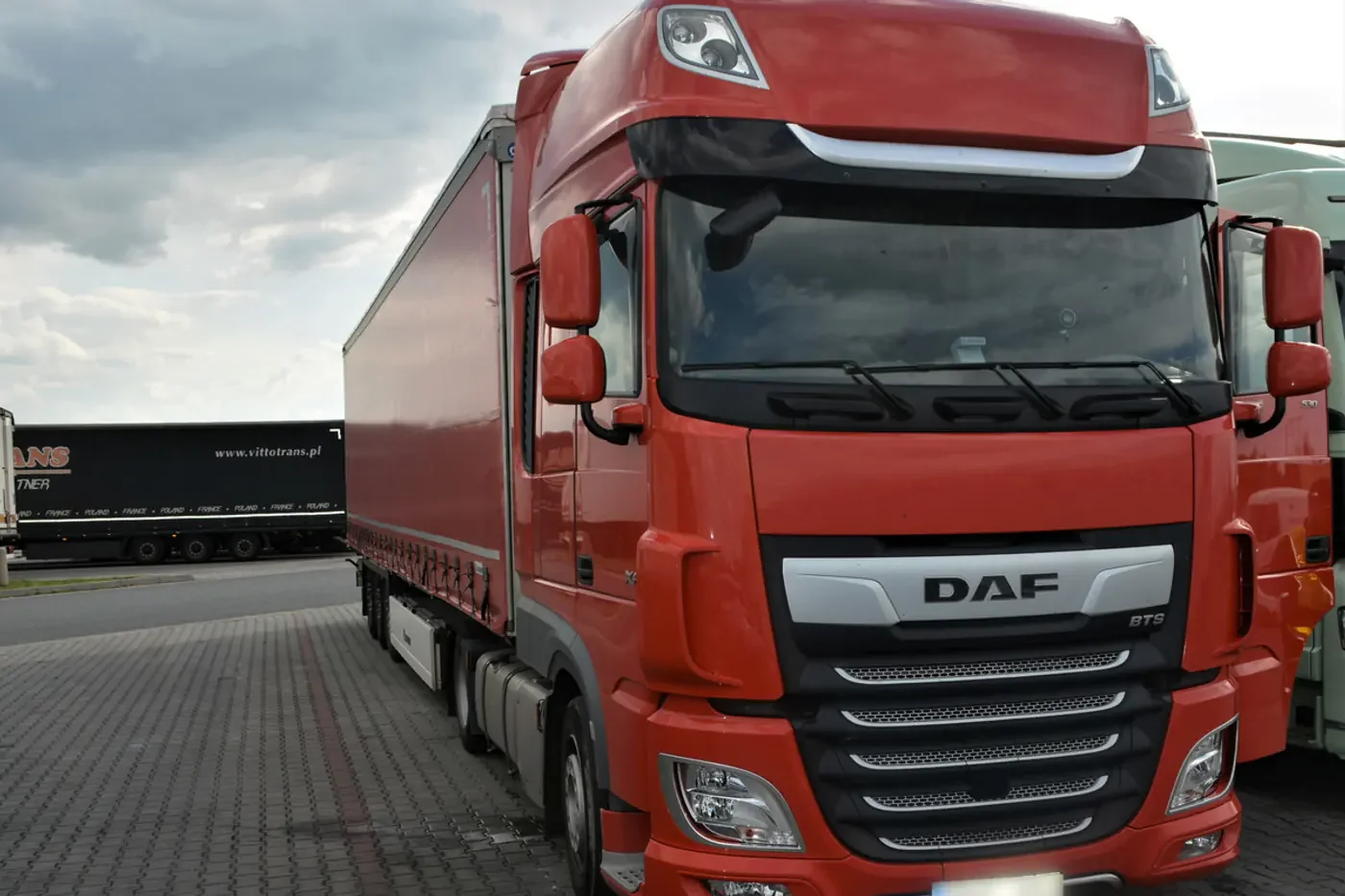 Белорусский дальнобойщик спрятал 12 канистр с дизелем в польском лесу и поплатился