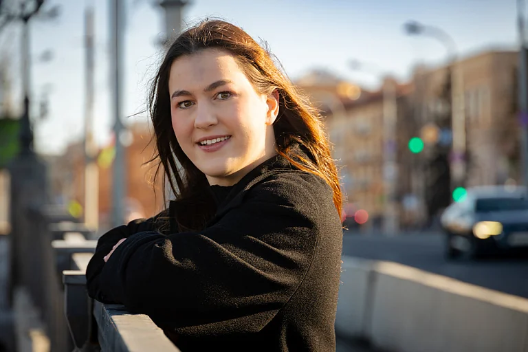 "Не люблю нытиков": молодая белоруска с ДЦП мечтает найти работу