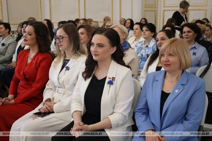 В Коссовском дворце наградили победительниц конкурса «Женщина года» Брестской области