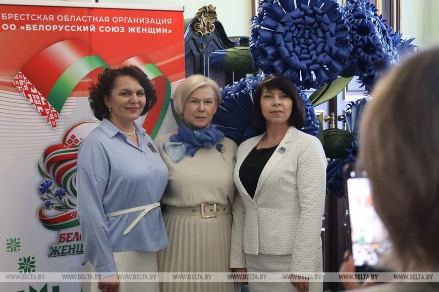 В Коссовском дворце наградили победительниц конкурса «Женщина года» Брестской области