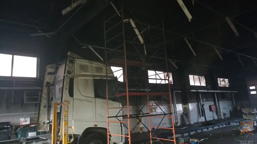 В автосервисе на улице Лейтенанта Рябцева в Бресте произошел пожар