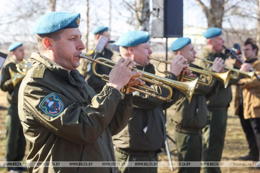 Останки 12 жертв геноцида белорусского народа перезахоронили в Кобрине