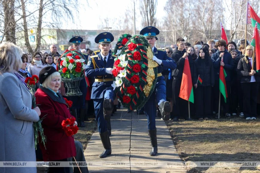 Останки 12 жертв геноцида белорусского народа перезахоронили в Кобрине