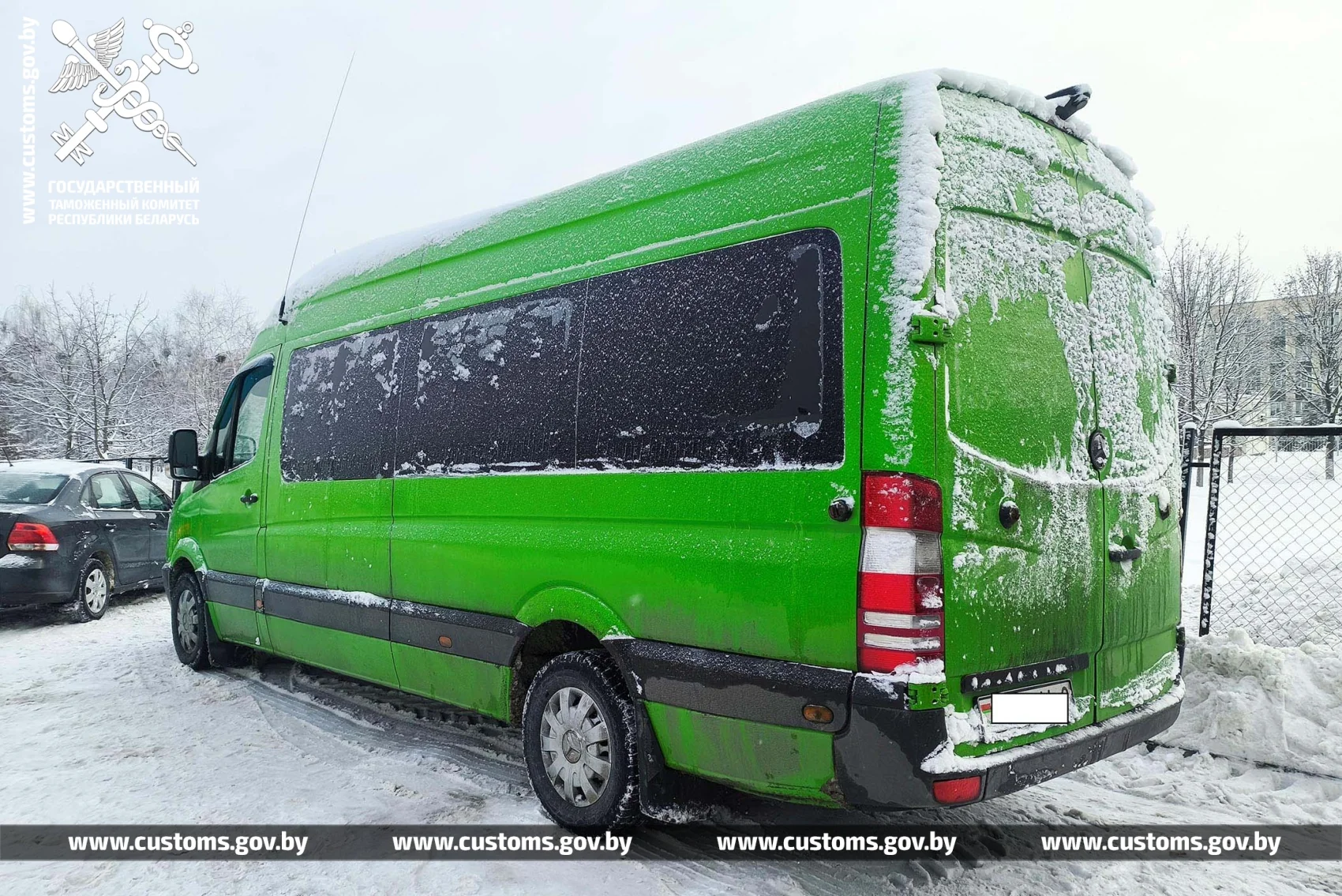 Белорус оставил открытую машину с товаром на 100 тысяч и убежал