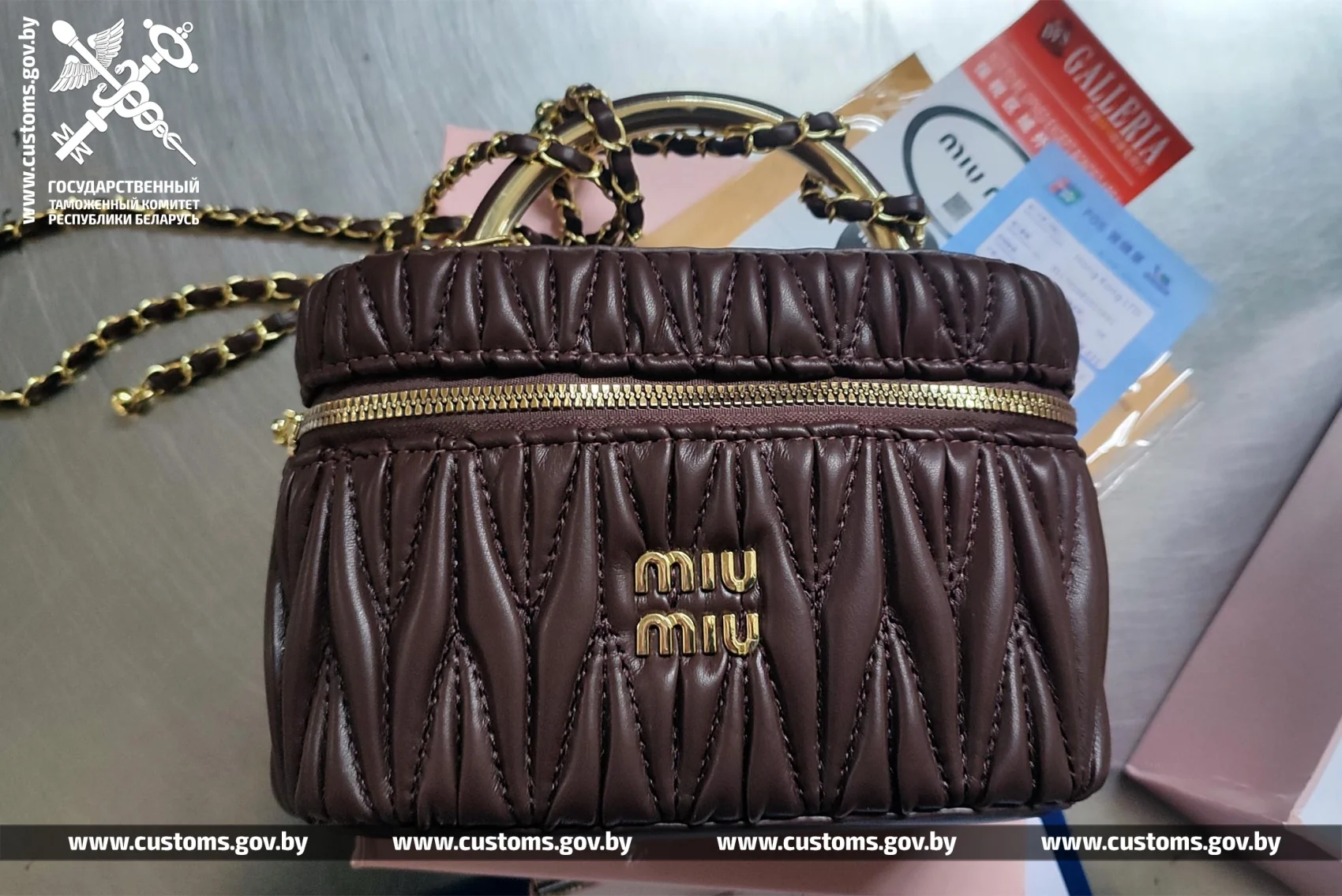 Белорус оставил открытую машину с товаром на 100 тысяч и убежал