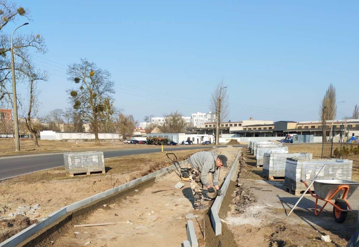 В Бресте взялись за тротуары на улице Фомина