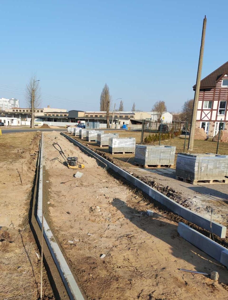 В Бресте взялись за тротуары на улице Фомина