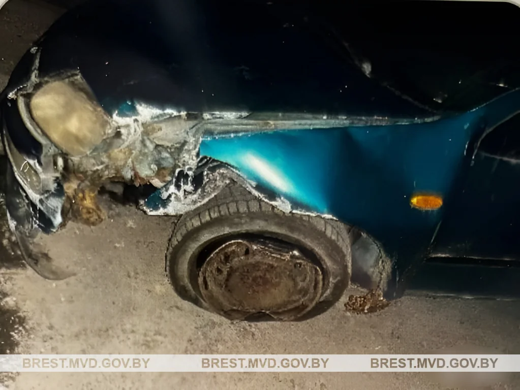 В Пинске мастер угнал машину клиента и разбил её