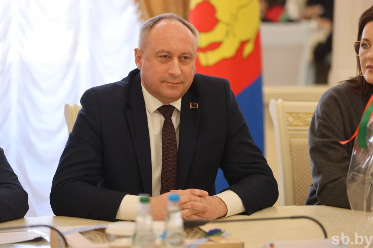 В Бресте лучшим школьникам области вручили первые паспорта