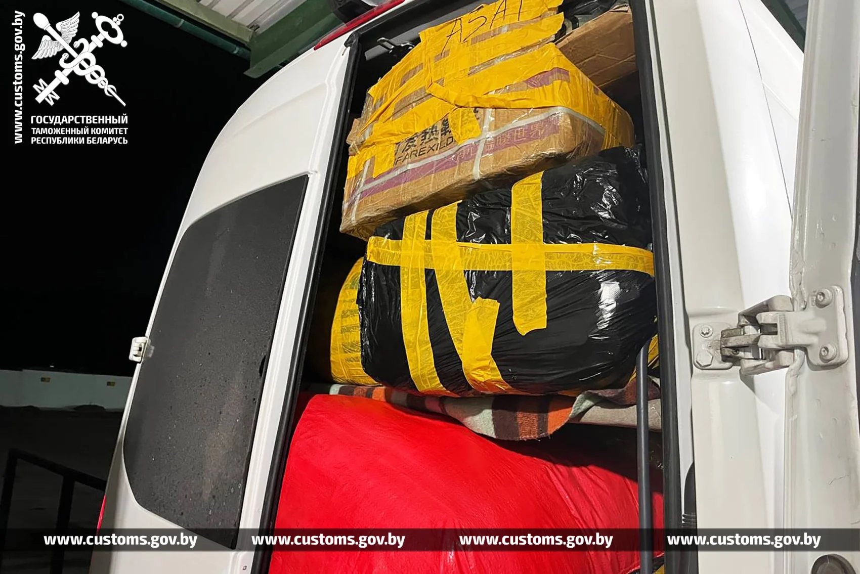 Брестская таможня остановила два микроавтобуса с товарами на 640 тысяч рублей