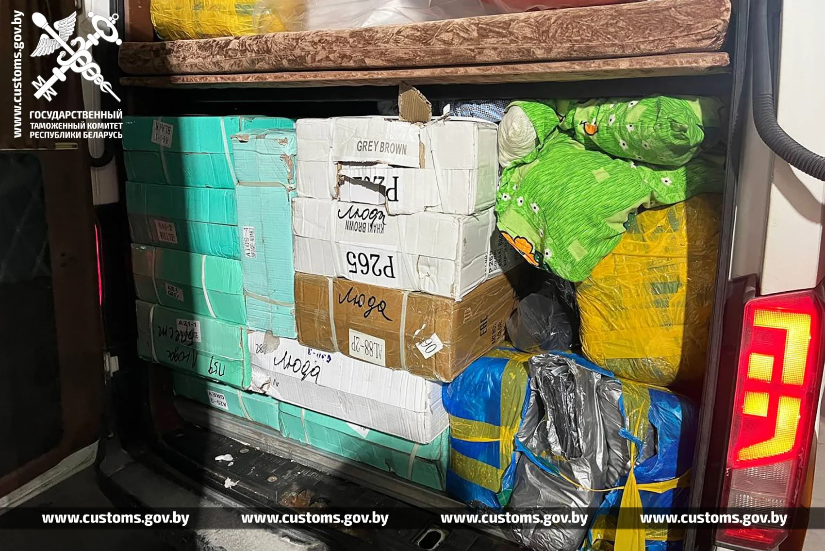 Брестская таможня остановила два микроавтобуса с товарами на 640 тысяч рублей
