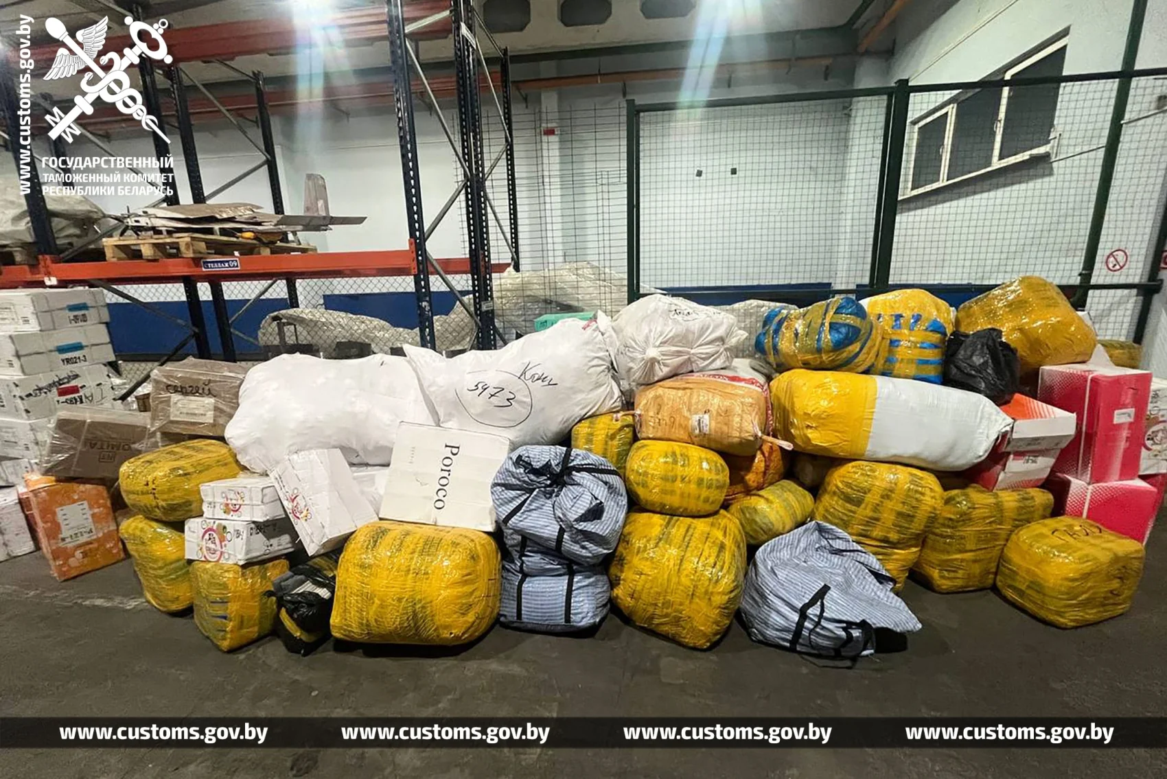 Брестская таможня остановила два микроавтобуса с товарами на 640 тысяч рублей