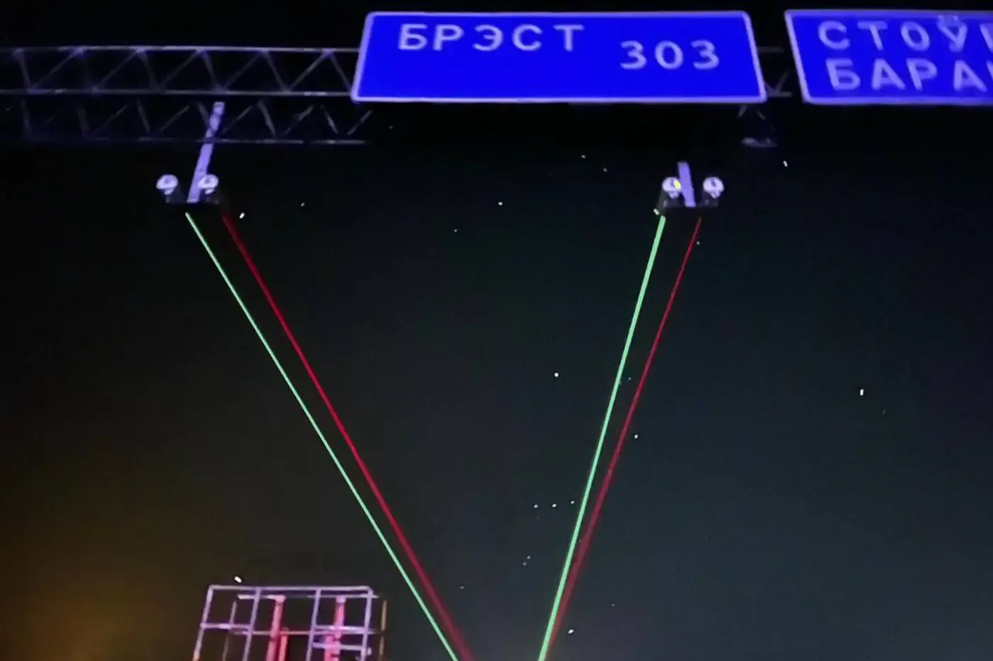 Лазерная подсветка трассы – на М1 начали эксперимент по снижению аварийности