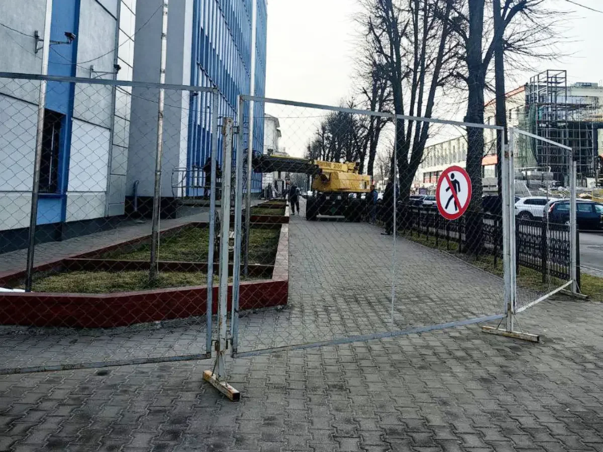 Проход по улице Советской в Бресте вдоль Белтелекома закрыт до 30 марта