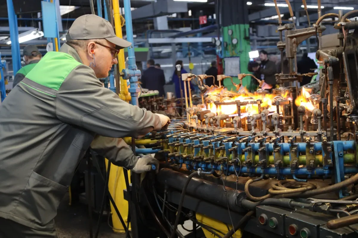 Председатель облисполкома Пётр Пархомчик посетил Брестский электроламповый завод