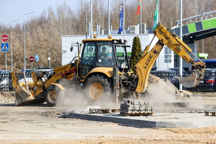 Обновленную зону ожидания перед пунктом пропуска «Брест» планируют открыть в апреле. Какой она будет?