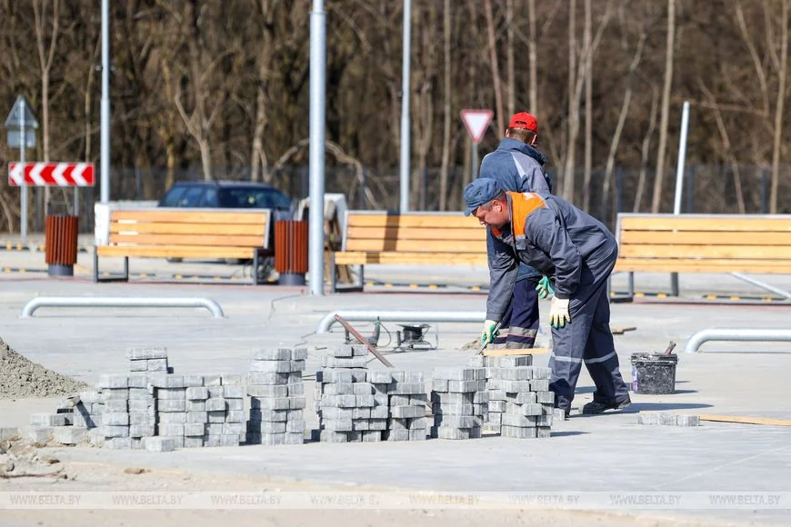 Обновленную зону ожидания перед пунктом пропуска «Брест» планируют открыть в апреле. Какой она будет?
