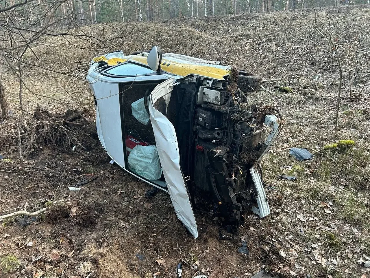 В Ивацевичском районе автомобиль вылетел в кювет и перевернулся