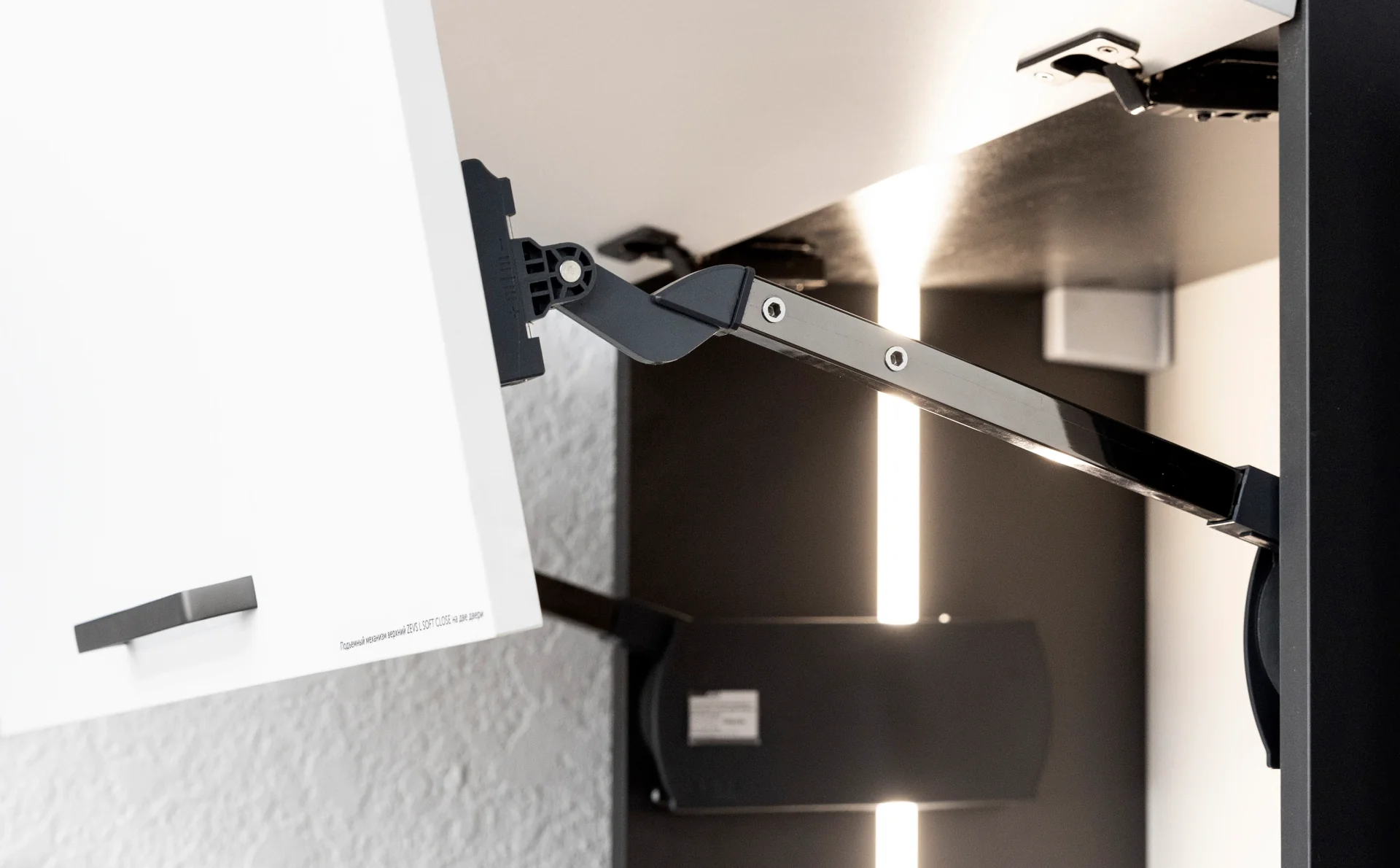 Все для мебели и интерьера в одном месте: AKS открыл новый шоурум в Бресте