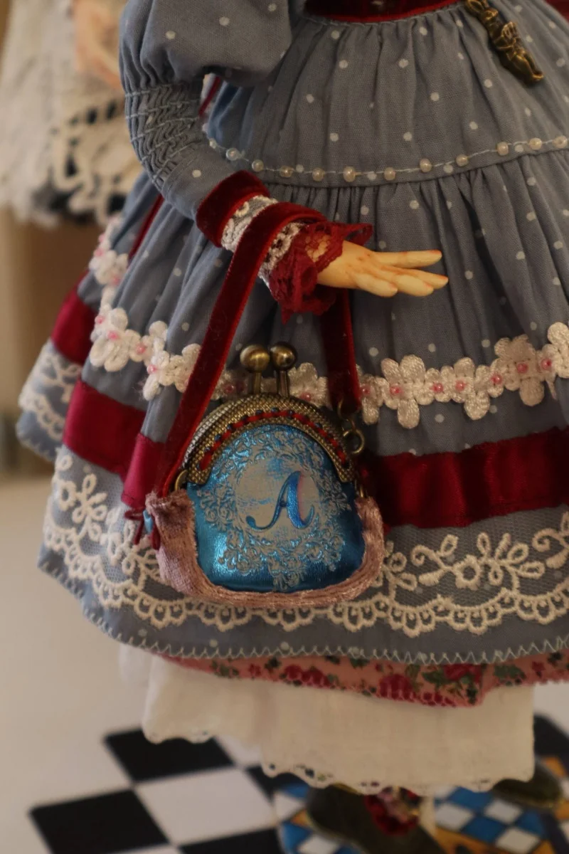 В Бресте открылась выставка кукол по «Алисе в Стране чудес»