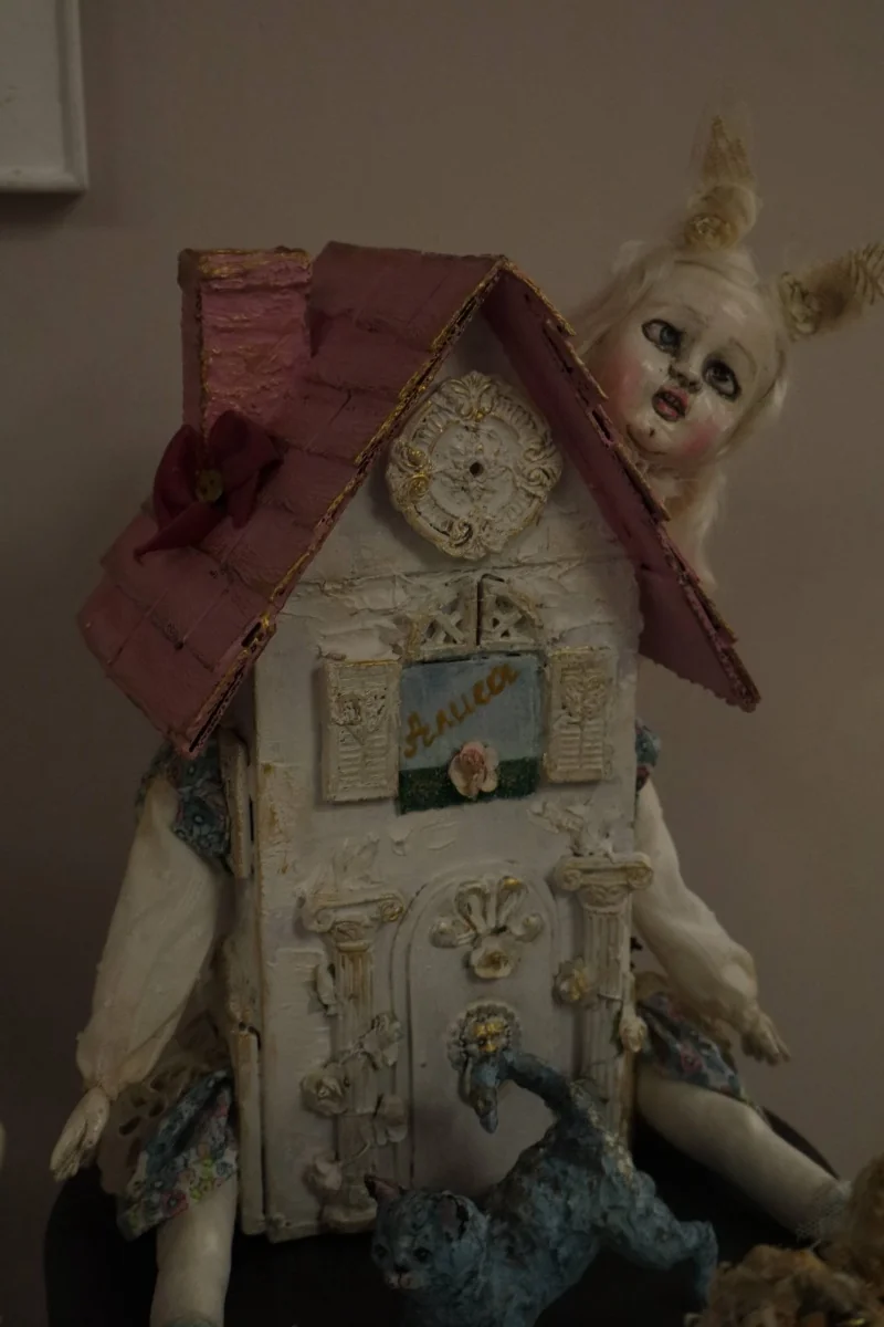 В Бресте открылась выставка кукол по «Алисе в Стране чудес»