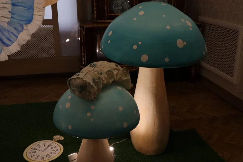 В Бресте открылась выставка кукол по «Алисе в Стране чудес»