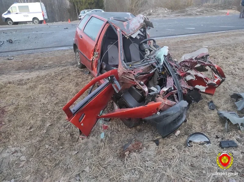 25-летняя водитель и 34-летняя пассажирка погибли в страшном ДТП