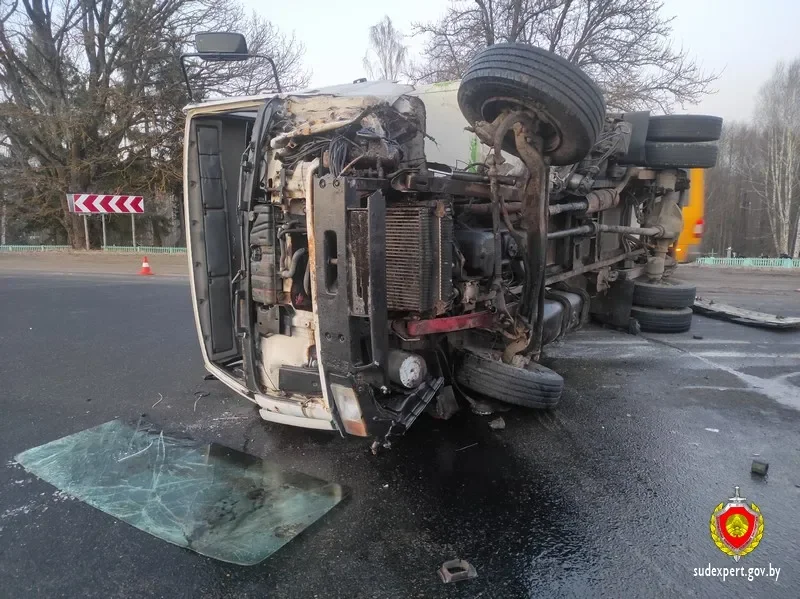 25-летняя водитель и 34-летняя пассажирка погибли в страшном ДТП