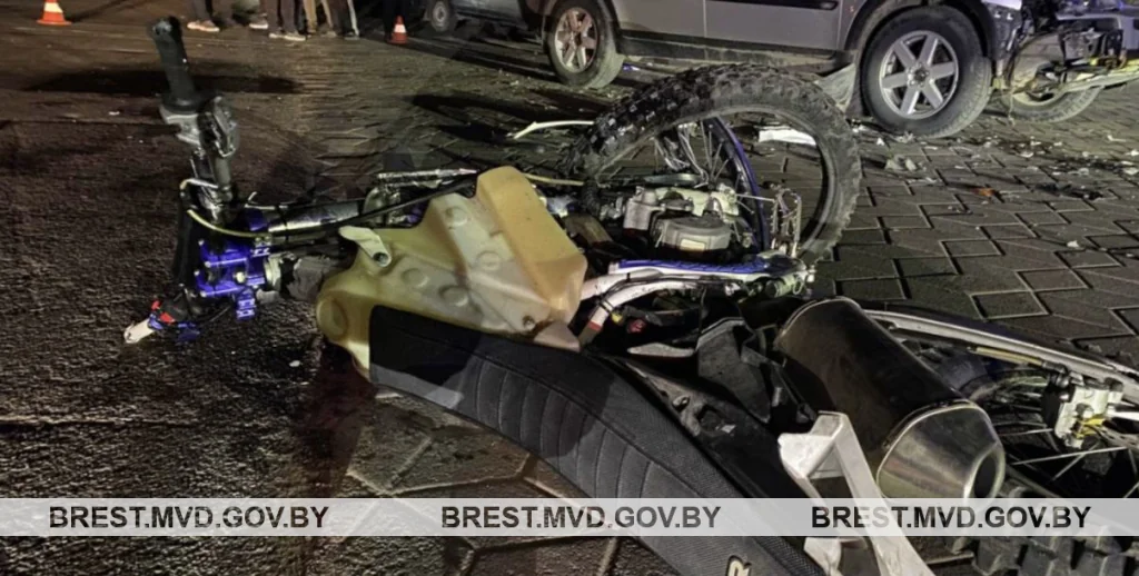 В агрогородке под Столином водитель без прав столкнулся с 16-летним мотоциклистом — кто виноват