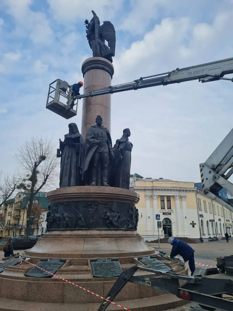 Памятник Тысячелетию Бреста приводят в порядок
