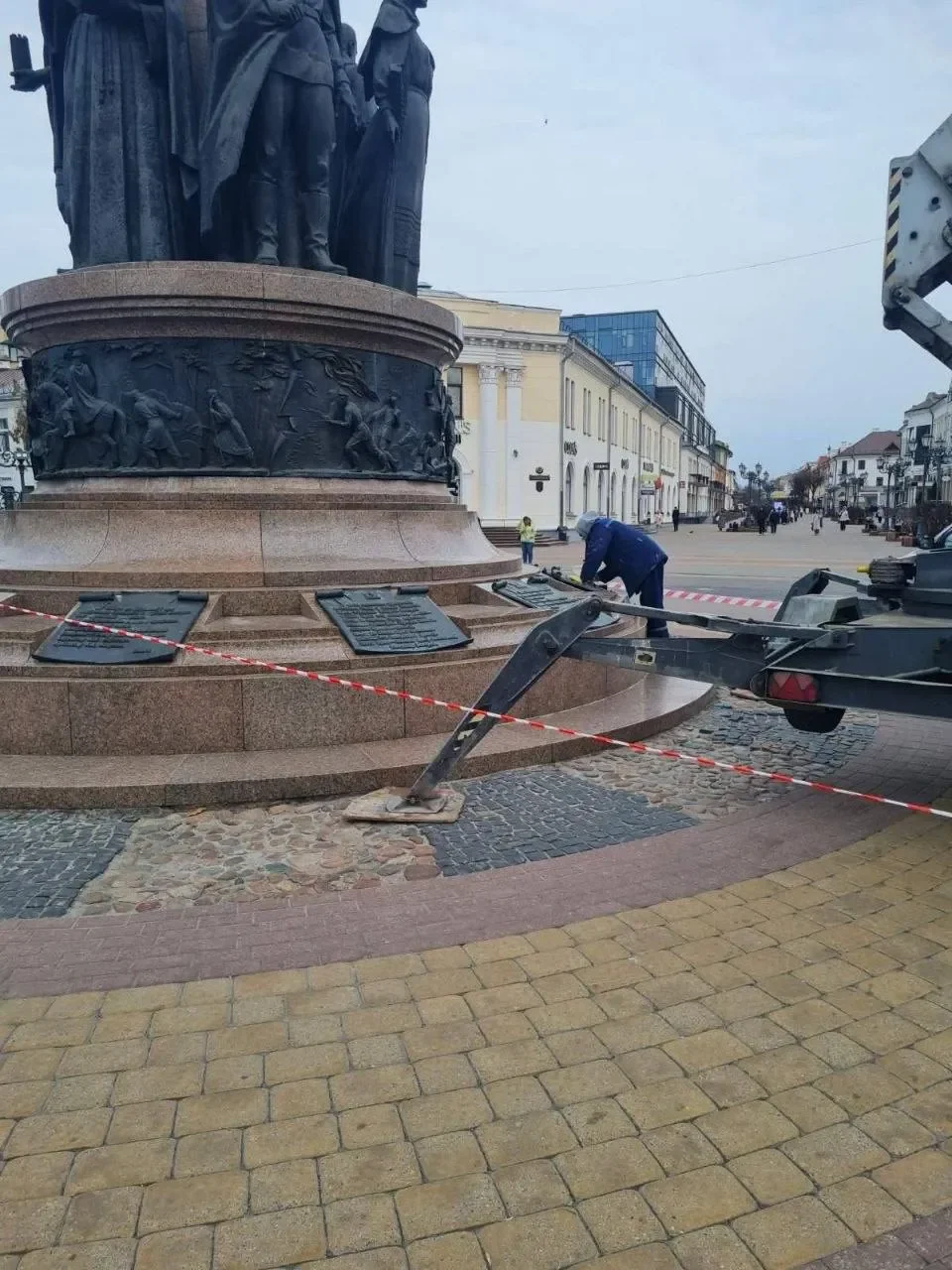 Памятник Тысячелетию Бреста приводят в порядок