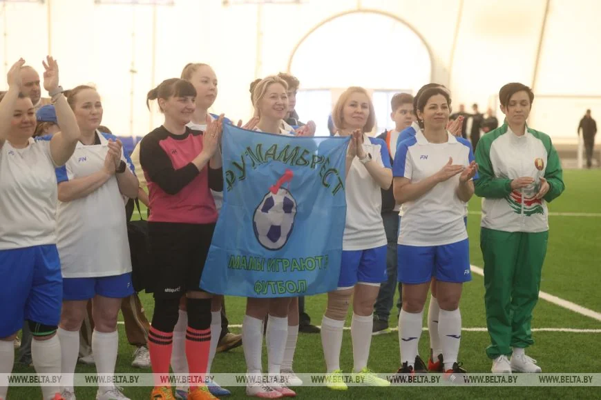 В Бресте впервые проходит международный турнир по футболу среди мам — фоторепортаж